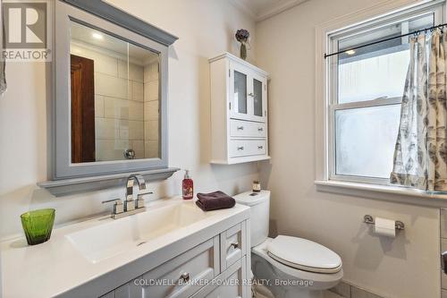 645 Emery Street E, London, ON - Indoor Photo Showing Bathroom