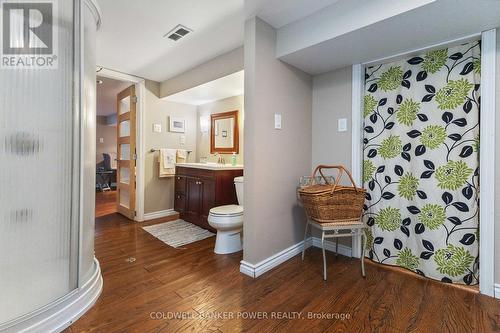 645 Emery Street E, London, ON - Indoor Photo Showing Bathroom