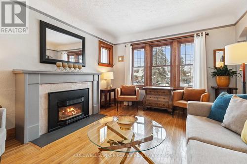 645 Emery Street E, London, ON - Indoor Photo Showing Living Room With Fireplace