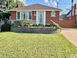 818 NINTH Avenue  Hamilton, ON L8T 2A9