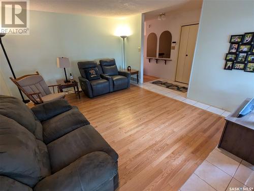 435 Needham Way, Saskatoon, SK - Indoor Photo Showing Living Room