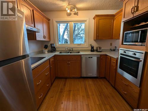 435 Needham Way, Saskatoon, SK - Indoor Photo Showing Kitchen With Double Sink