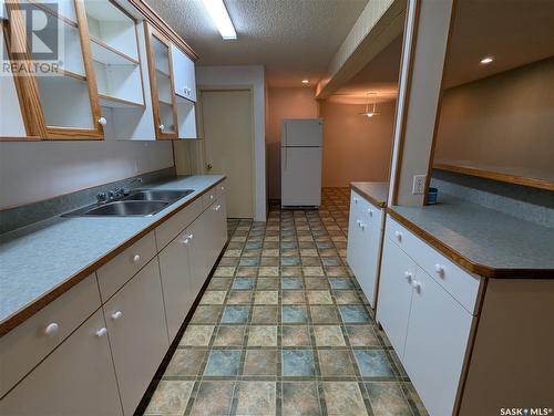 435 Needham Way, Saskatoon, SK - Indoor Photo Showing Kitchen With Double Sink