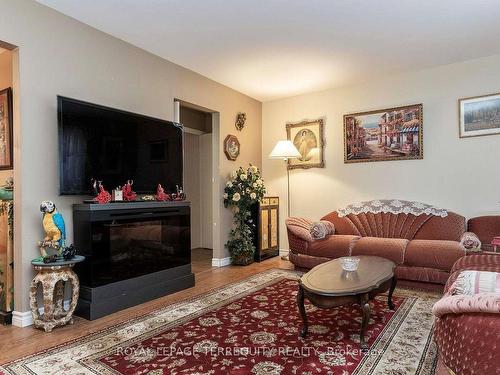 183 Millbank Dr, London, ON - Indoor Photo Showing Living Room