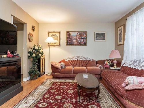 183 Millbank Dr, London, ON - Indoor Photo Showing Living Room