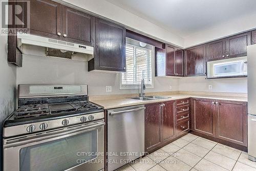 481 Marconi Boulevard, London, ON - Indoor Photo Showing Kitchen With Double Sink