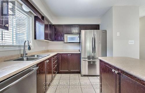 481 Marconi Boulevard, London, ON - Indoor Photo Showing Kitchen With Double Sink