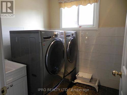 4515 Guildwood Way, Mississauga, ON - Indoor Photo Showing Laundry Room