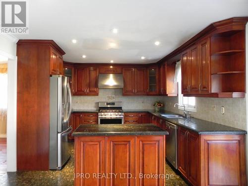 4515 Guildwood Way, Mississauga, ON - Indoor Photo Showing Kitchen With Double Sink