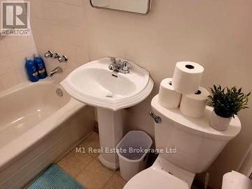 70 Dudhope Avenue, Cambridge, ON - Indoor Photo Showing Bathroom