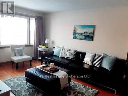 70 Dudhope Avenue, Cambridge, ON - Indoor Photo Showing Living Room