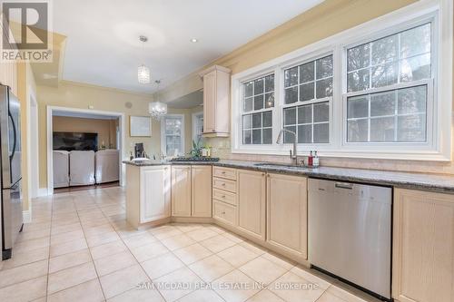 3248 Barchester Court, Mississauga, ON - Indoor Photo Showing Kitchen