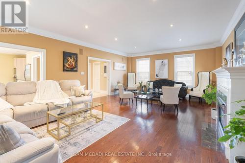 3248 Barchester Court, Mississauga, ON - Indoor Photo Showing Living Room