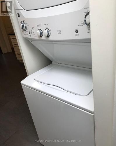 28 Forest Avenue, Mississauga, ON - Indoor Photo Showing Laundry Room