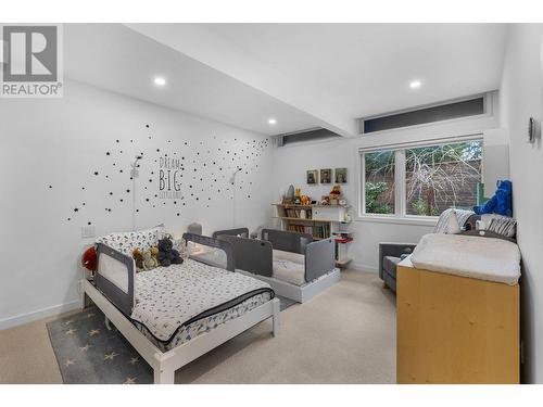 3584 Rockview Place, West Vancouver, BC - Indoor Photo Showing Bedroom