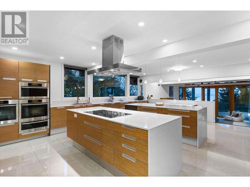 3584 Rockview Place, West Vancouver, BC - Indoor Photo Showing Kitchen With Upgraded Kitchen