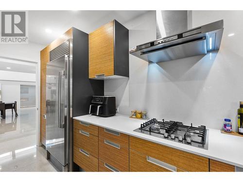 3584 Rockview Place, West Vancouver, BC - Indoor Photo Showing Kitchen