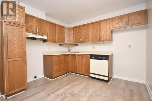 132 Dunbarton Court, Ottawa, ON - Indoor Photo Showing Kitchen