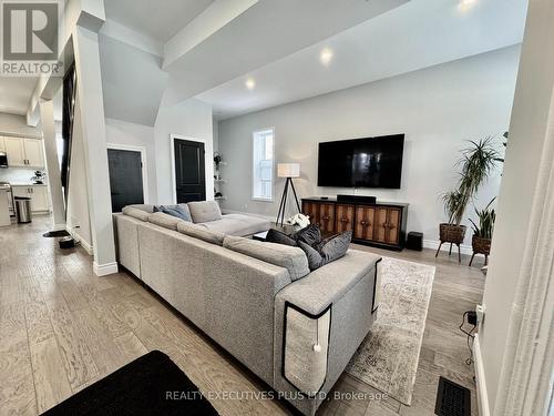 6 Elgin Street N, Cambridge, ON - Indoor Photo Showing Living Room With Fireplace