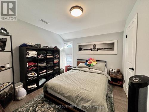 6 Elgin Street N, Cambridge, ON - Indoor Photo Showing Bedroom