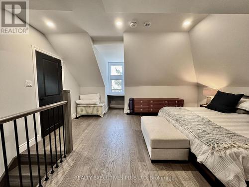 6 Elgin Street N, Cambridge, ON - Indoor Photo Showing Bedroom