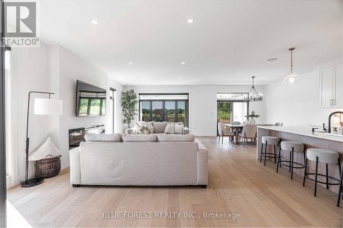 2419 Black Rail Terrace, London, ON - Indoor Photo Showing Living Room