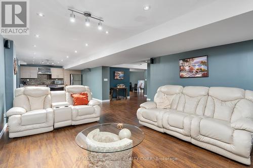 5340 Churchill Meadows Boulevard, Mississauga, ON - Indoor Photo Showing Living Room