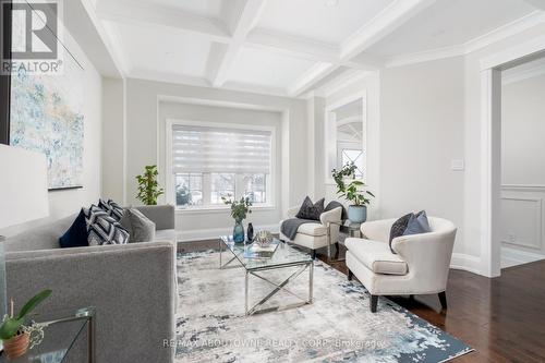 5340 Churchill Meadows Boulevard, Mississauga, ON - Indoor Photo Showing Living Room