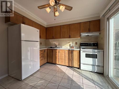 4120 Chadburn Crescent, Mississauga, ON - Indoor Photo Showing Kitchen