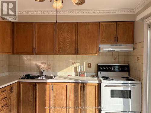 4120 Chadburn Crescent, Mississauga, ON - Indoor Photo Showing Kitchen