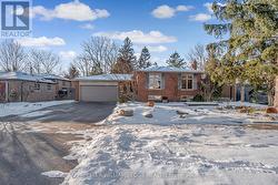 15 LAURENDALE AVENUE  Hamilton, ON L8B 0B3