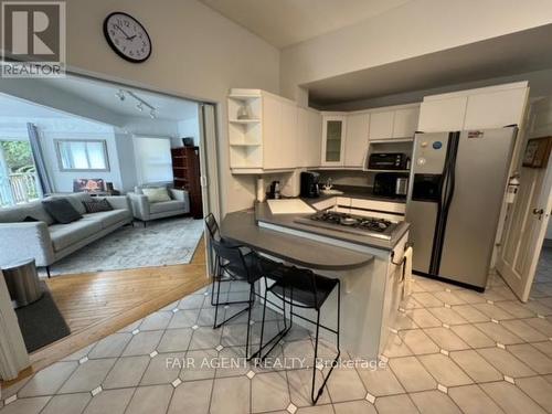 16 Woodward Avenue, London, ON - Indoor Photo Showing Kitchen