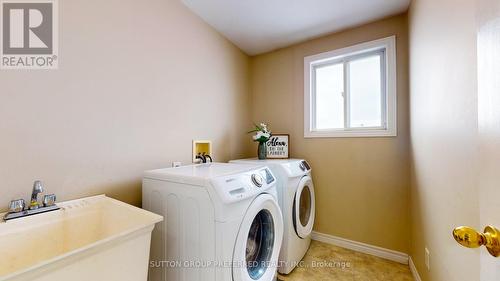 1570 Beaverbrook Avenue, London, ON - Indoor Photo Showing Laundry Room