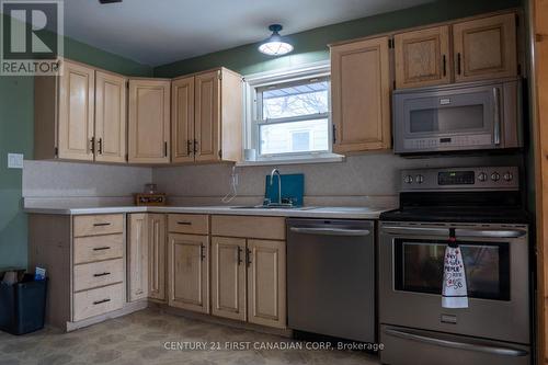 338 Fairview Avenue, London, ON - Indoor Photo Showing Kitchen