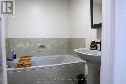 338 Fairview Avenue, London, ON - Indoor Photo Showing Bathroom