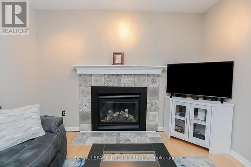 83 Barrydale Crescent, London, ON - Indoor Photo Showing Living Room With Fireplace