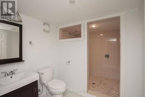 112 Maplewood Avenue, Hamilton, ON - Indoor Photo Showing Bathroom