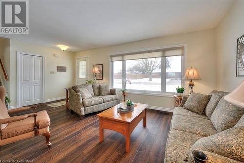 145 Hickson Drive, Kitchener, ON - Indoor Photo Showing Living Room