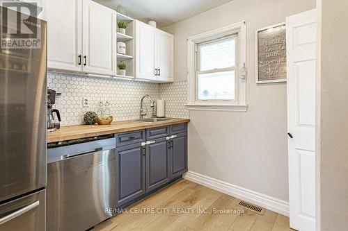 1564 Hartlet Street, London, ON - Indoor Photo Showing Kitchen