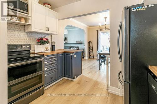 1564 Hartlet Street, London, ON - Indoor Photo Showing Kitchen