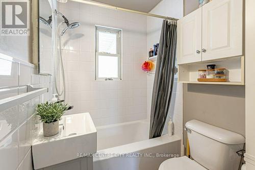 1564 Hartlet Street, London, ON - Indoor Photo Showing Bathroom