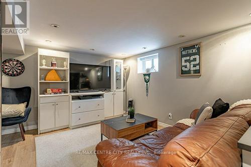 1564 Hartlet Street, London, ON - Indoor Photo Showing Living Room