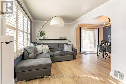 1564 Hartlet Street, London, ON - Indoor Photo Showing Living Room