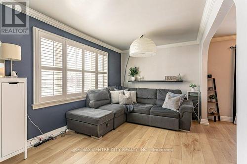 1564 Hartlet Street, London, ON - Indoor Photo Showing Living Room