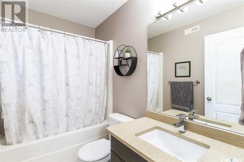 1227 Hargreaves Way, Saskatoon, SK - Indoor Photo Showing Bathroom