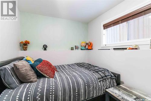 1227 Hargreaves Way, Saskatoon, SK - Indoor Photo Showing Bedroom