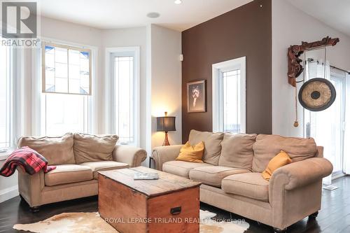 775 Colborne Street, London, ON - Indoor Photo Showing Living Room