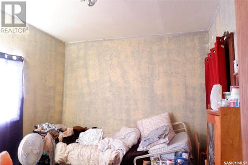 21 3Rd Street E, Willow Bunch, SK - Indoor