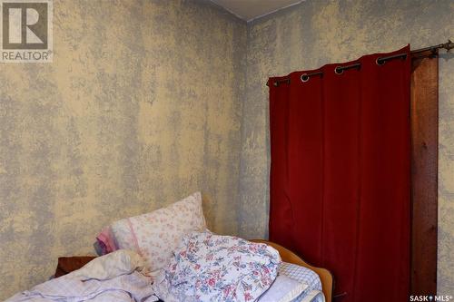 21 3Rd Street E, Willow Bunch, SK - Indoor Photo Showing Bedroom
