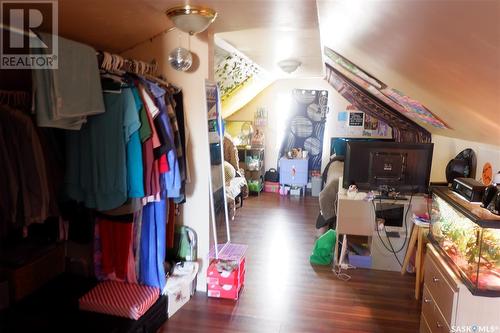 21 3Rd Street E, Willow Bunch, SK - Indoor